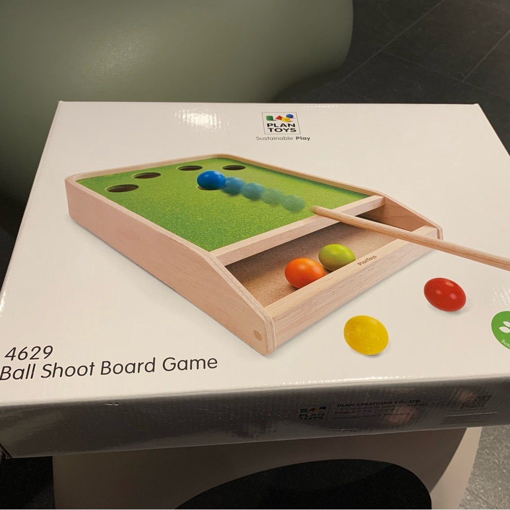 Plan Toys ball shoot board game pool game NIB